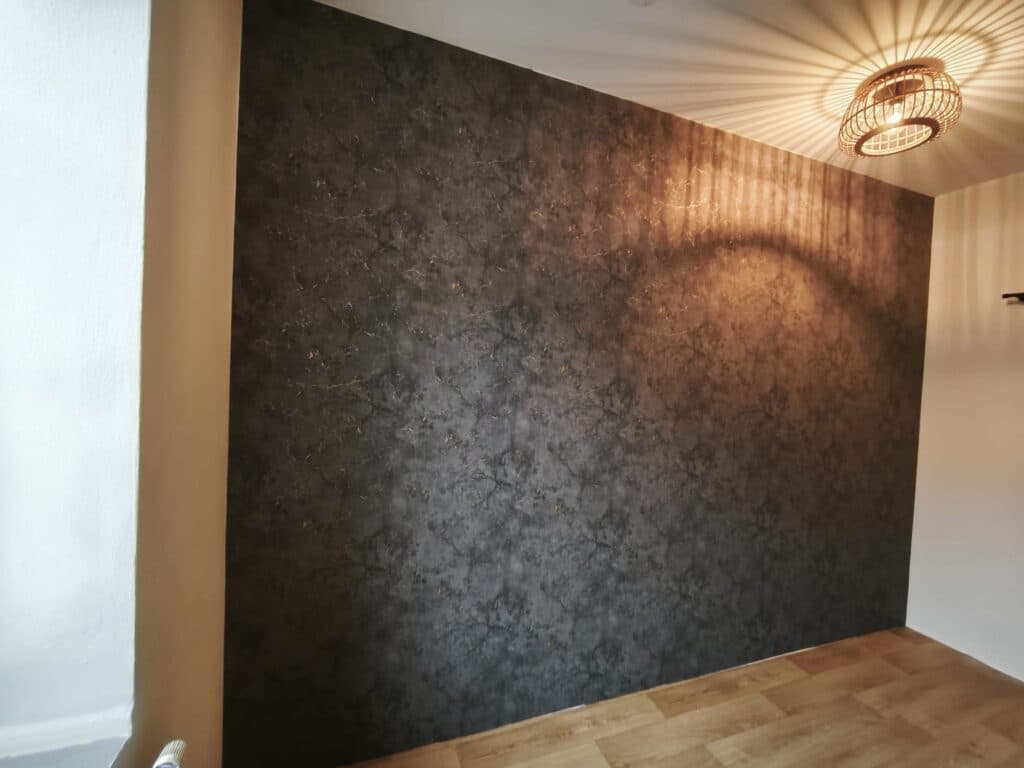 Lepení vliesové tapety na míru